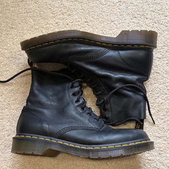 Dr. Martens Shoes - Dr. Martens 1460 Pascal Virginia leather boots in black womens size 10